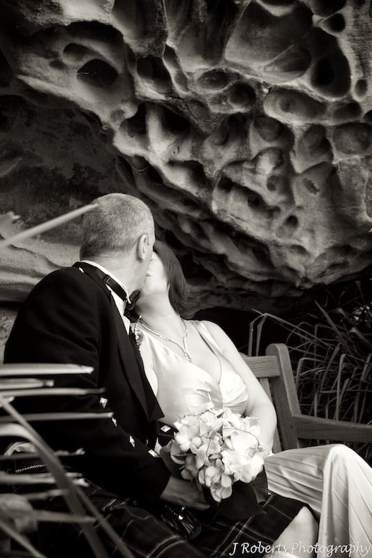 Bride and groom with sandstone honeycomb - wedding photography sydney